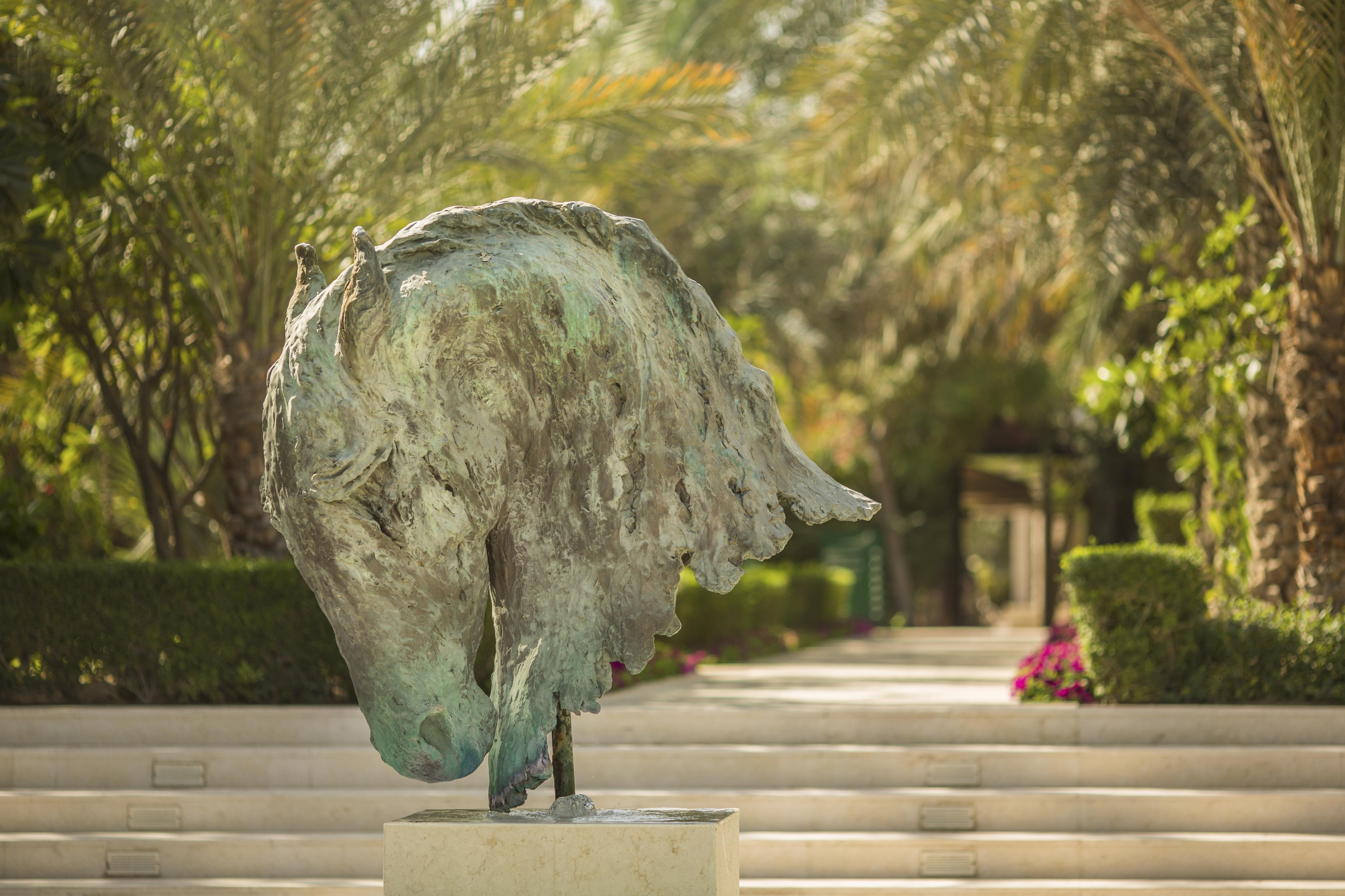 Melia Desert Palm Member Of Melia Collection Dubai Buitenkant foto Sculpture at the resort