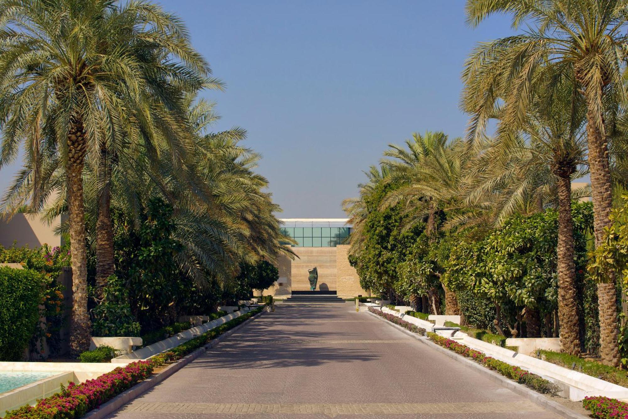 Melia Desert Palm Member Of Melia Collection Dubai Buitenkant foto The entrance to the museum