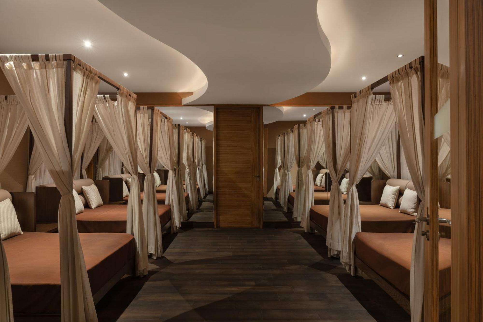 Melia Desert Palm Member Of Melia Collection Dubai Buitenkant foto The interior of a day spa in Singapore