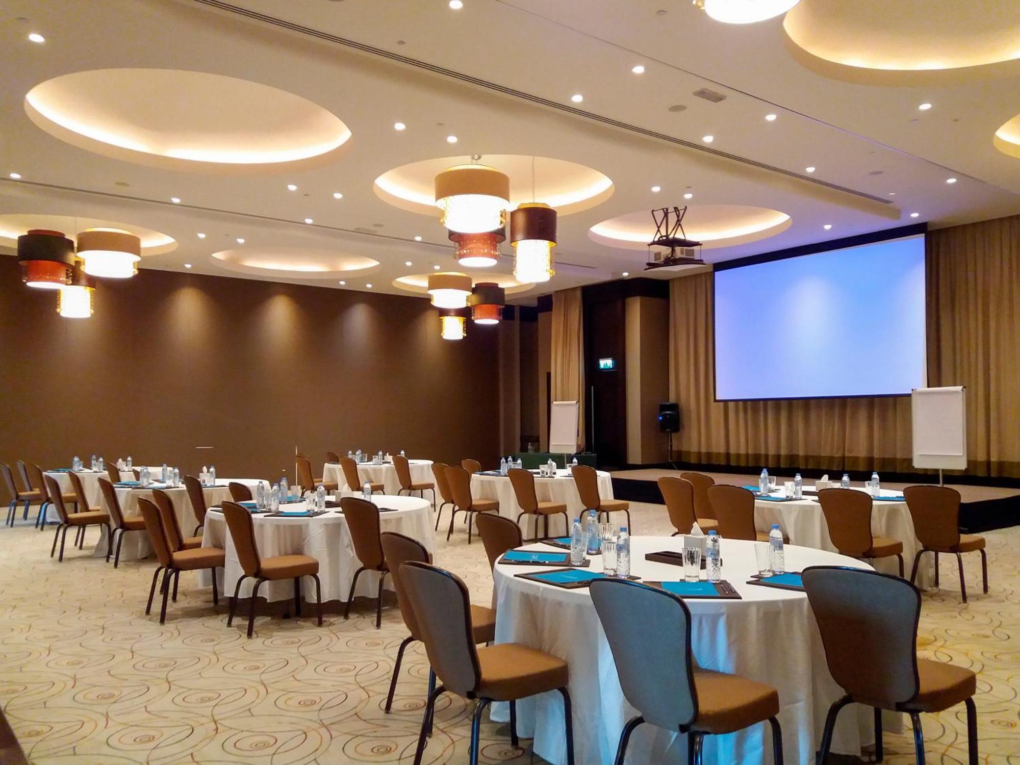 Melia Desert Palm Member Of Melia Collection Dubai Buitenkant foto A meeting room at a hotel