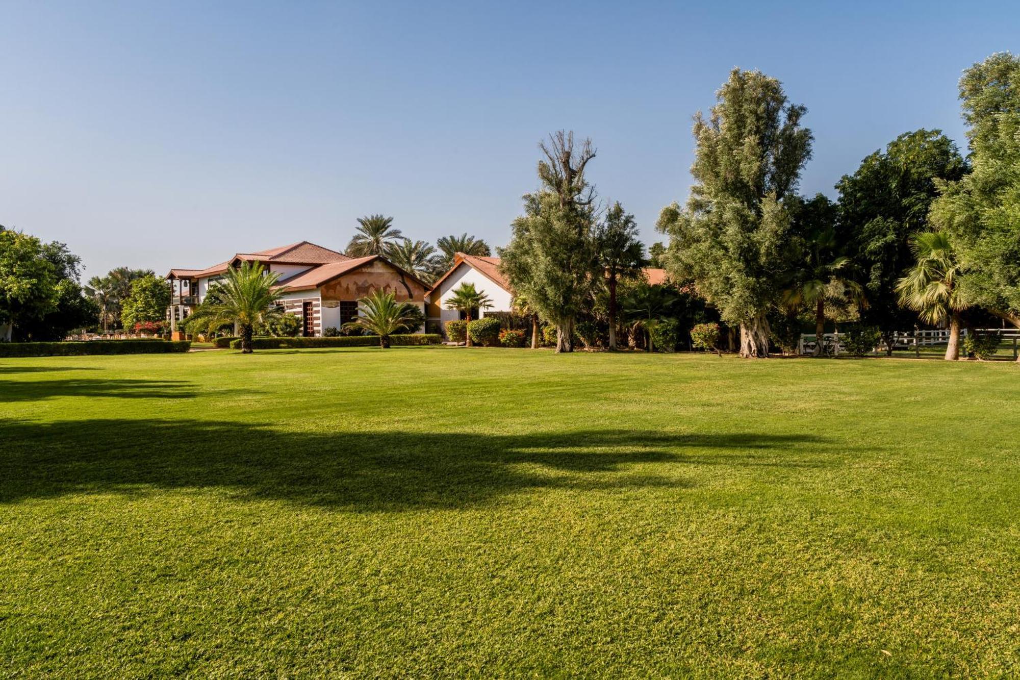 Melia Desert Palm Member Of Melia Collection Dubai Buitenkant foto Residential neighborhood in Kfar Saba